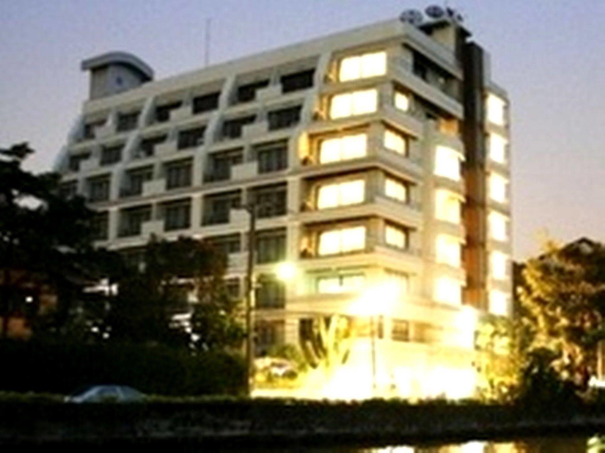 Ziniza The Boutique Service Apartment Bangkok Kültér fotó